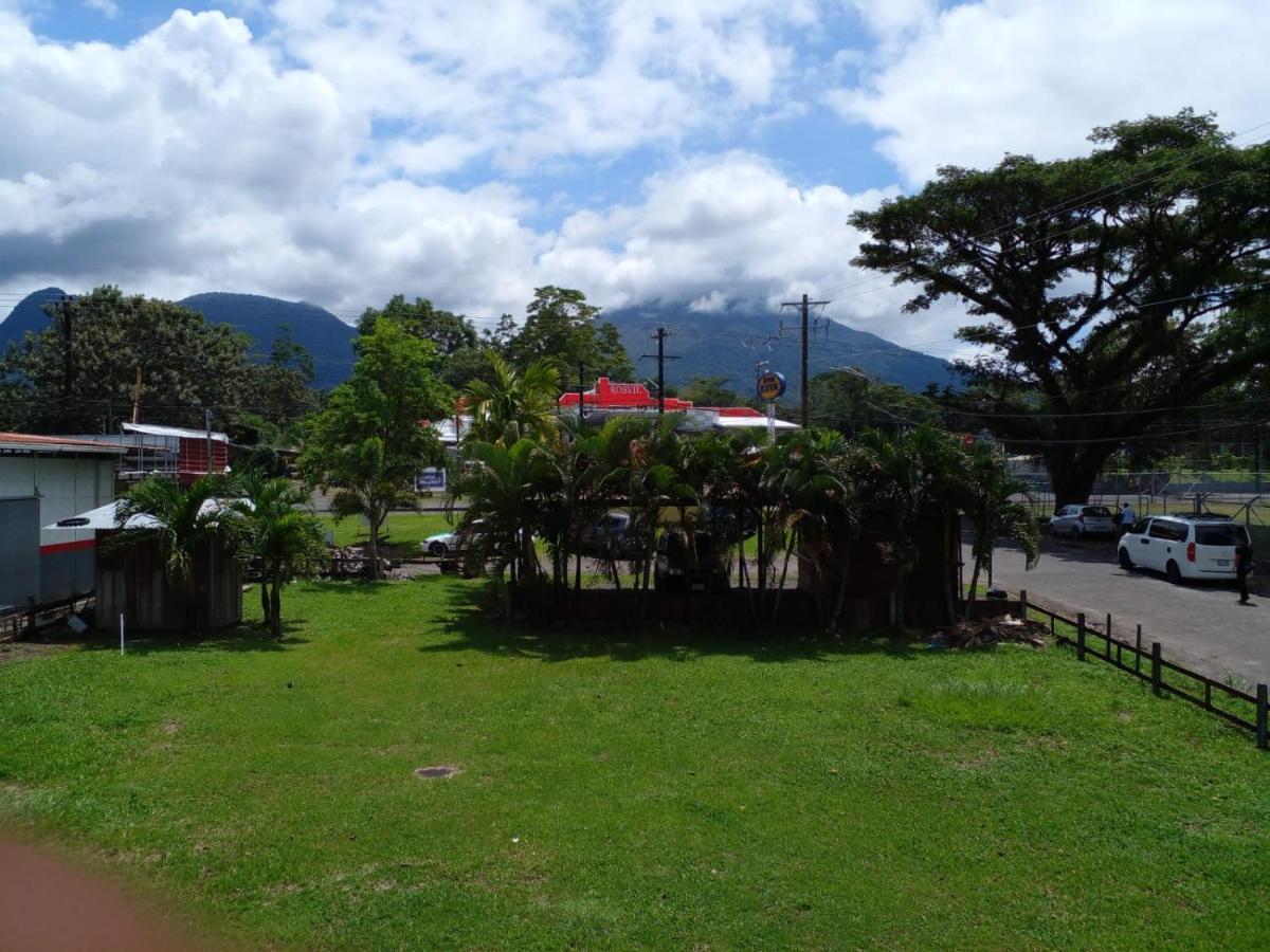 La Pension Backpackers La Fortuna Eksteriør billede